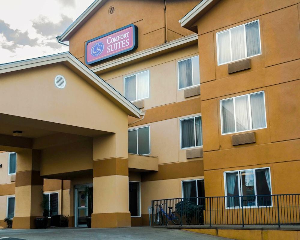 Comfort Suites Portland Southwest Exterior foto